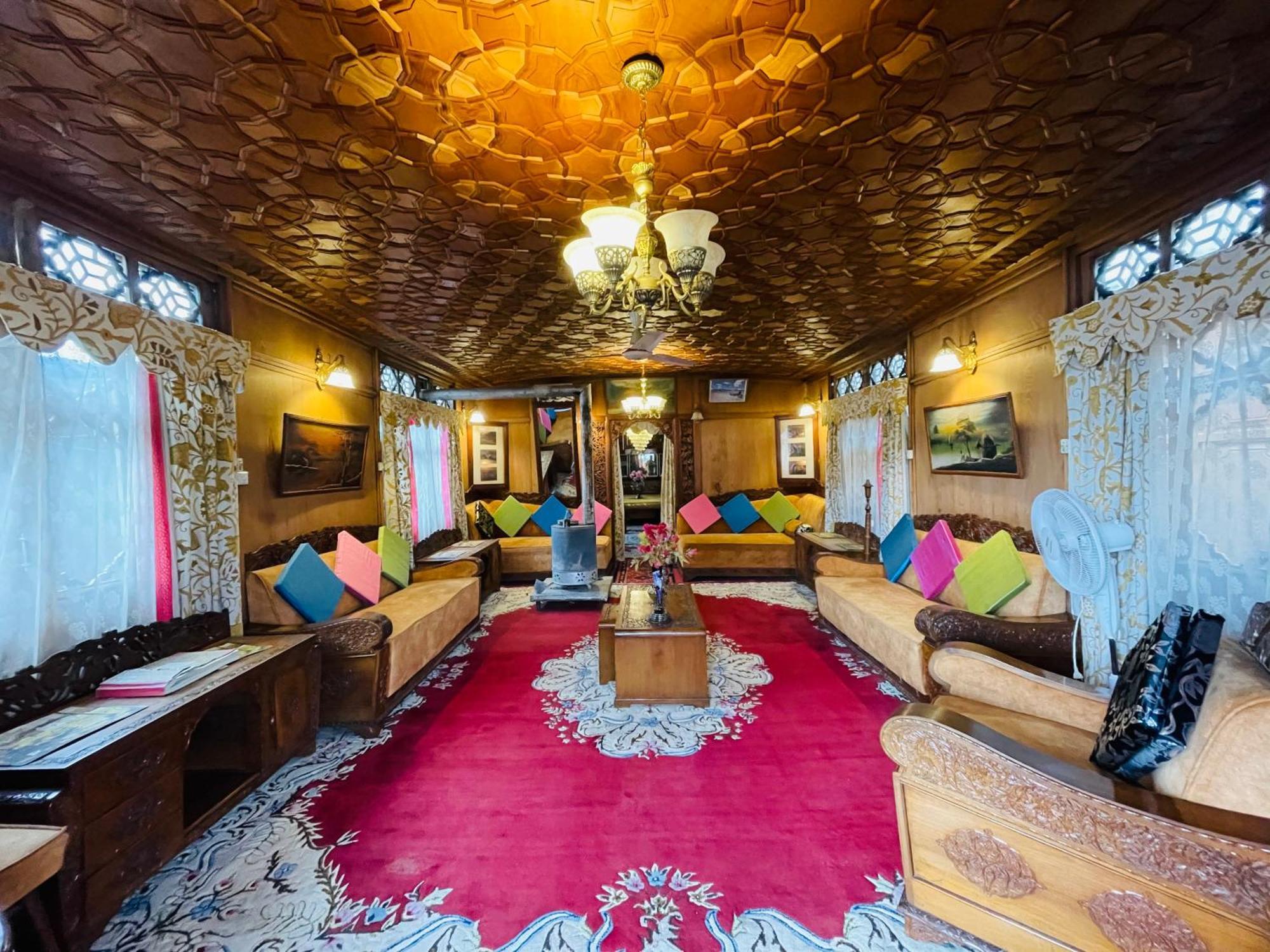 New Sea Palace Houseboats Srinagar  Exterior photo