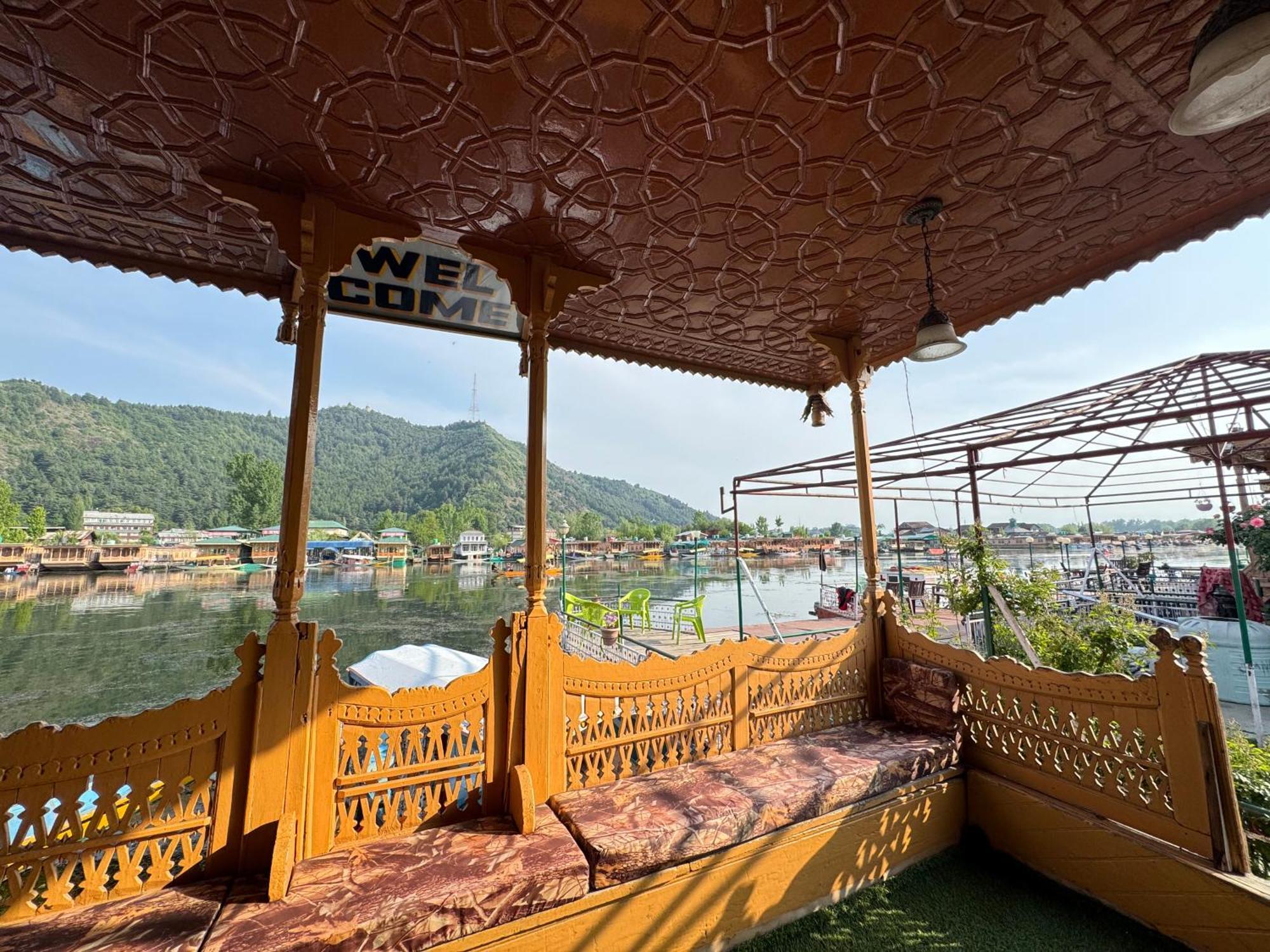 New Sea Palace Houseboats Srinagar  Exterior photo