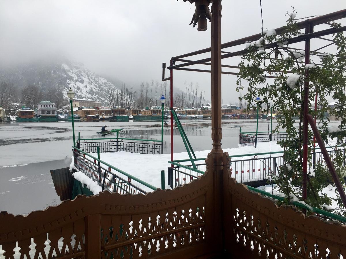 New Sea Palace Houseboats Srinagar  Exterior photo