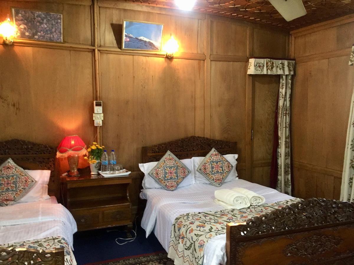 New Sea Palace Houseboats Srinagar  Exterior photo