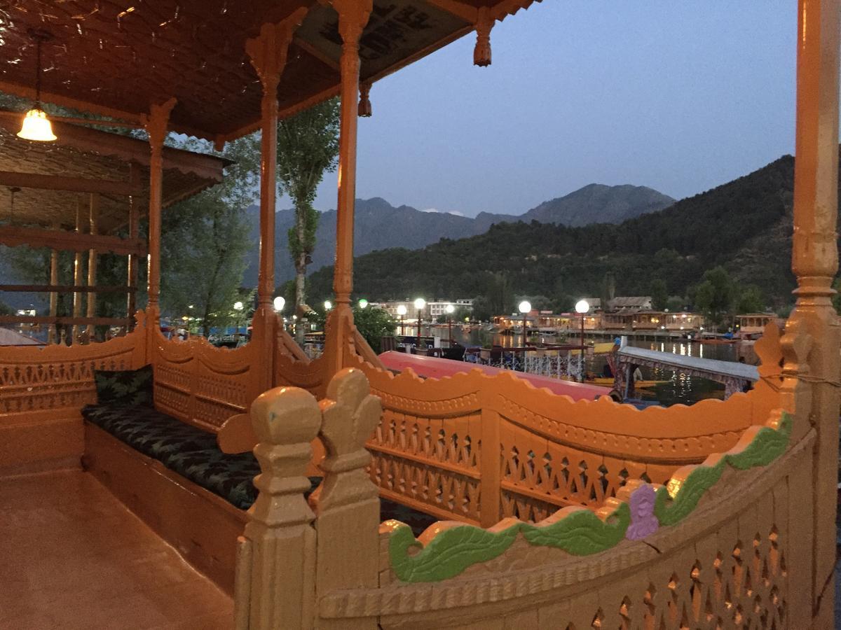 New Sea Palace Houseboats Srinagar  Exterior photo