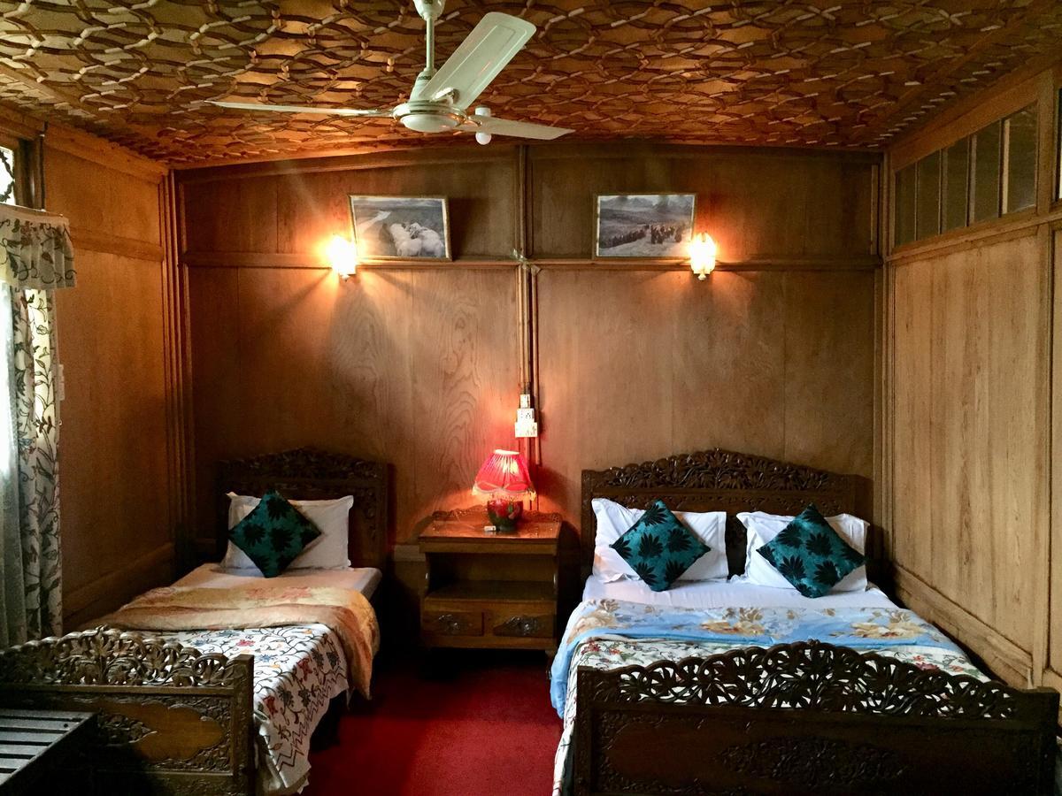 New Sea Palace Houseboats Srinagar  Exterior photo
